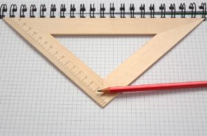 三角定規と鉛筆